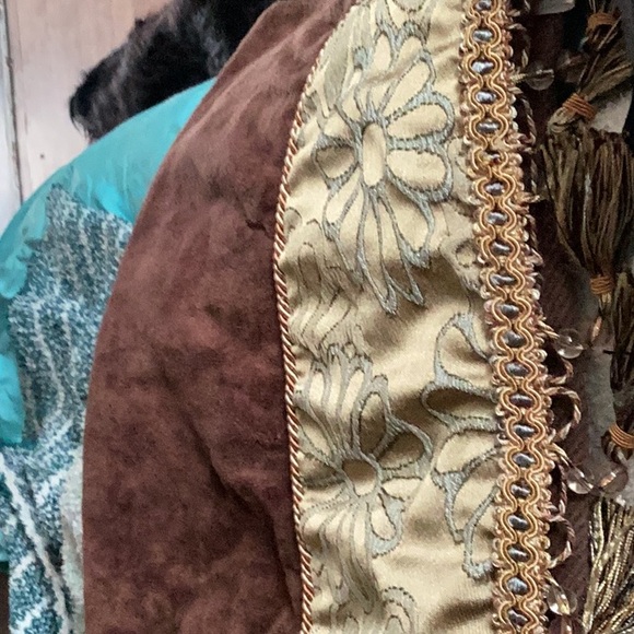 Towels, two sets ,1lg.and1handtowel in set , brown from croscill homes . - Picture 5 of 10